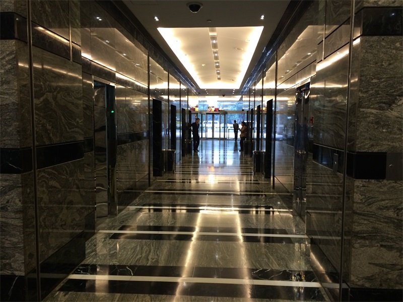 港陆广场办公楼出租-写字楼大堂电梯