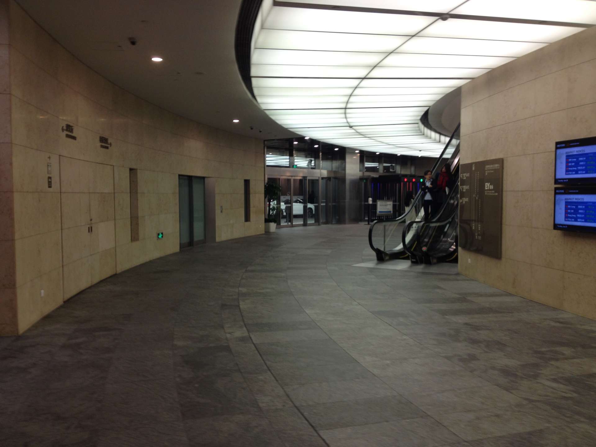 环球金融中心写字楼租金-办公楼大堂