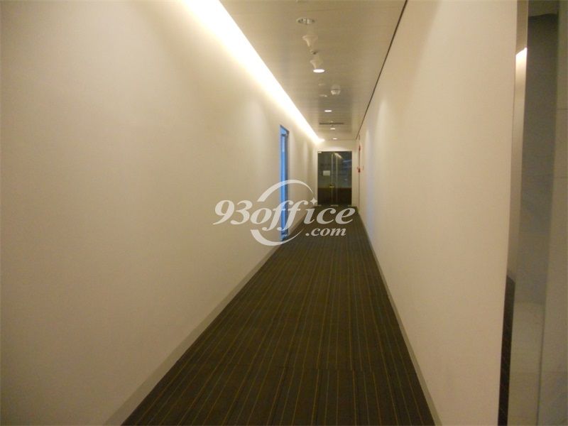 星展银行大厦商务楼出租-写字楼走道