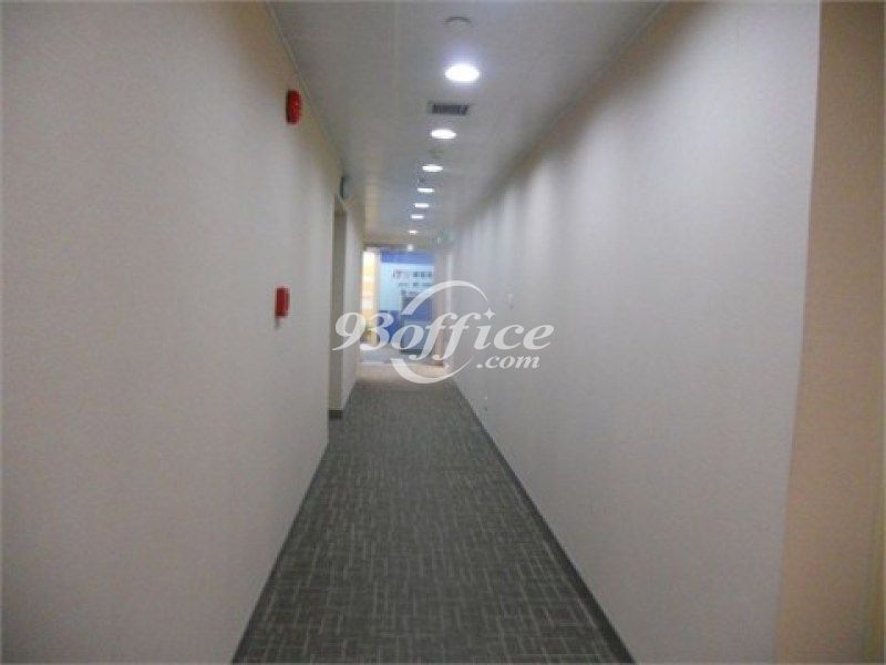 龙峰大厦商务楼出租-写字楼走道