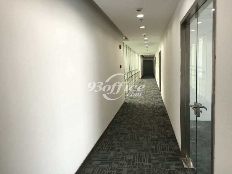 龙之梦大厦商务楼出租-写字楼走道