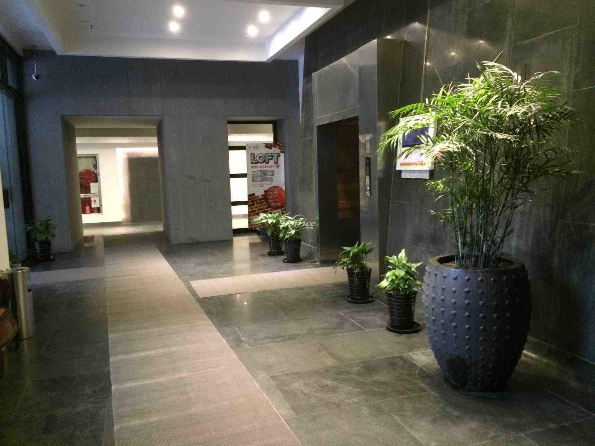长宁区德必法华525（创意树林）创意园区出租-大堂电梯