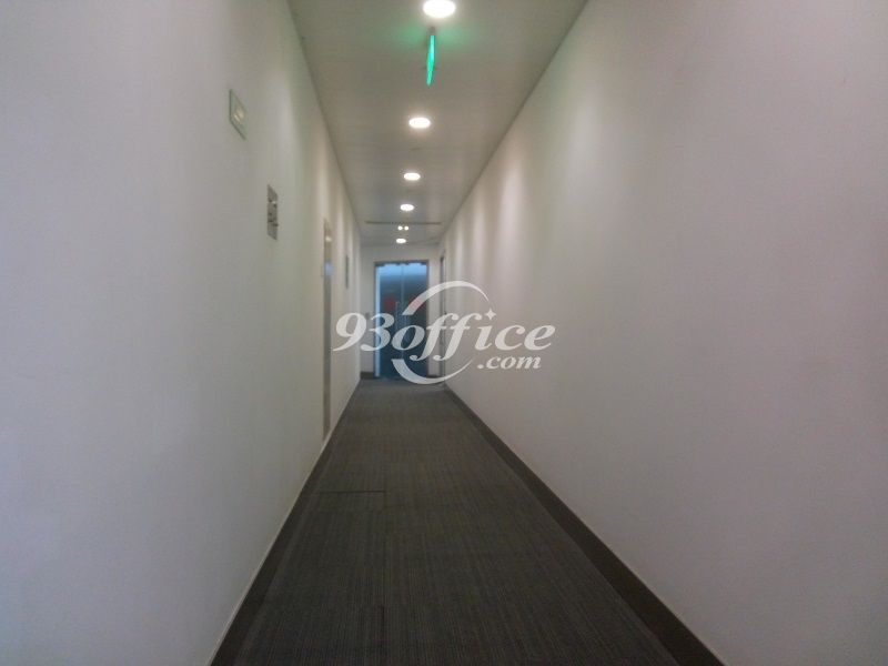 中建大厦商务楼出租-写字楼走道