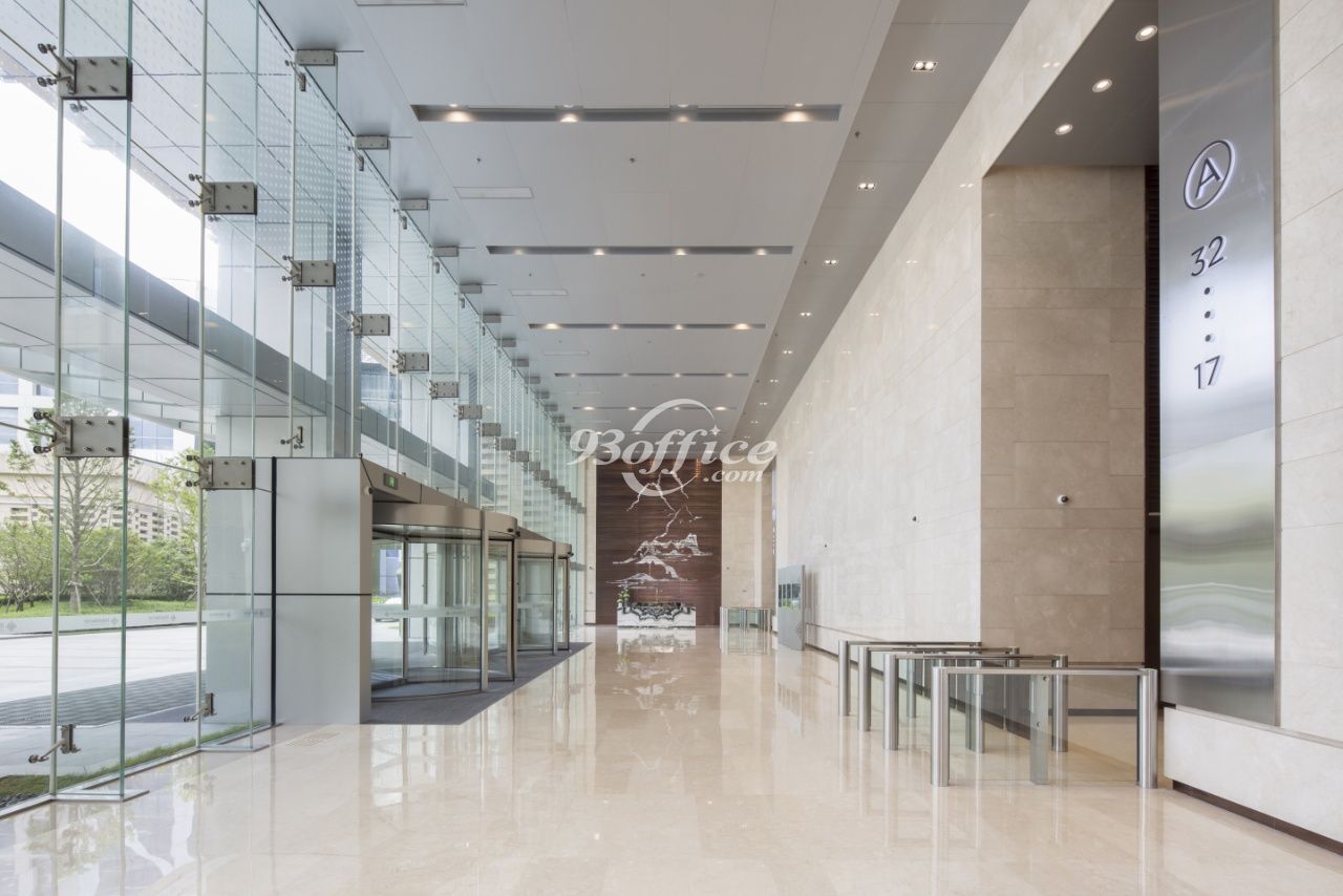 中海国际中心办公楼出租-写字楼大堂电梯