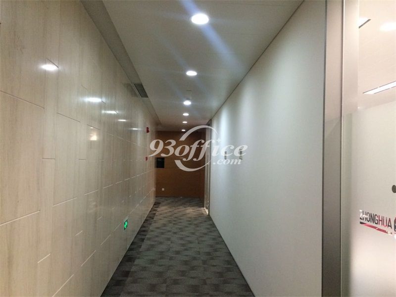 SOHO外滩商务楼出租-写字楼走道