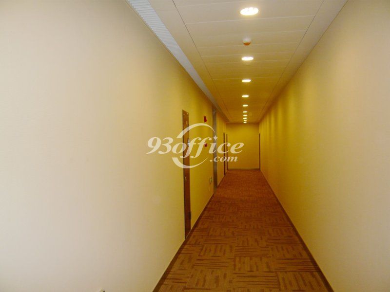 由由世纪广场商务楼出租-写字楼走道