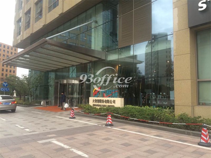 由由世纪广场写字楼租赁-办公楼入口