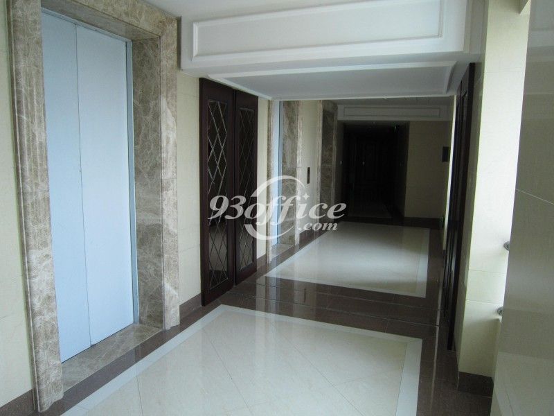 日月光伯爵居商务楼出租-写字楼走道