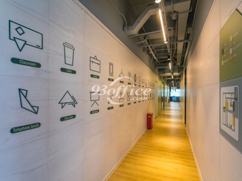 黄浦区金光外滩中心共享办公空间租赁-公共走道