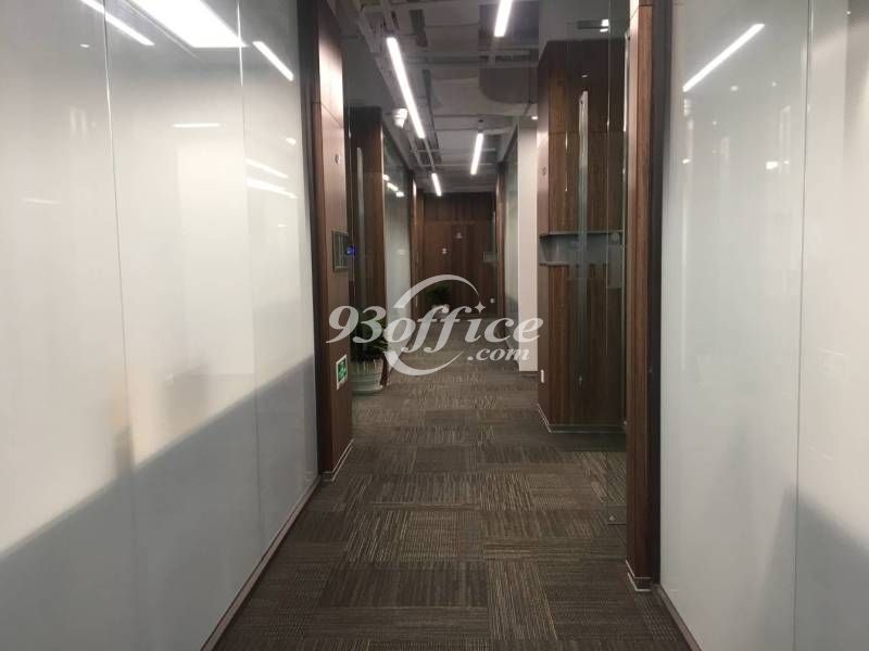 中骏广场商务楼出租-写字楼走道