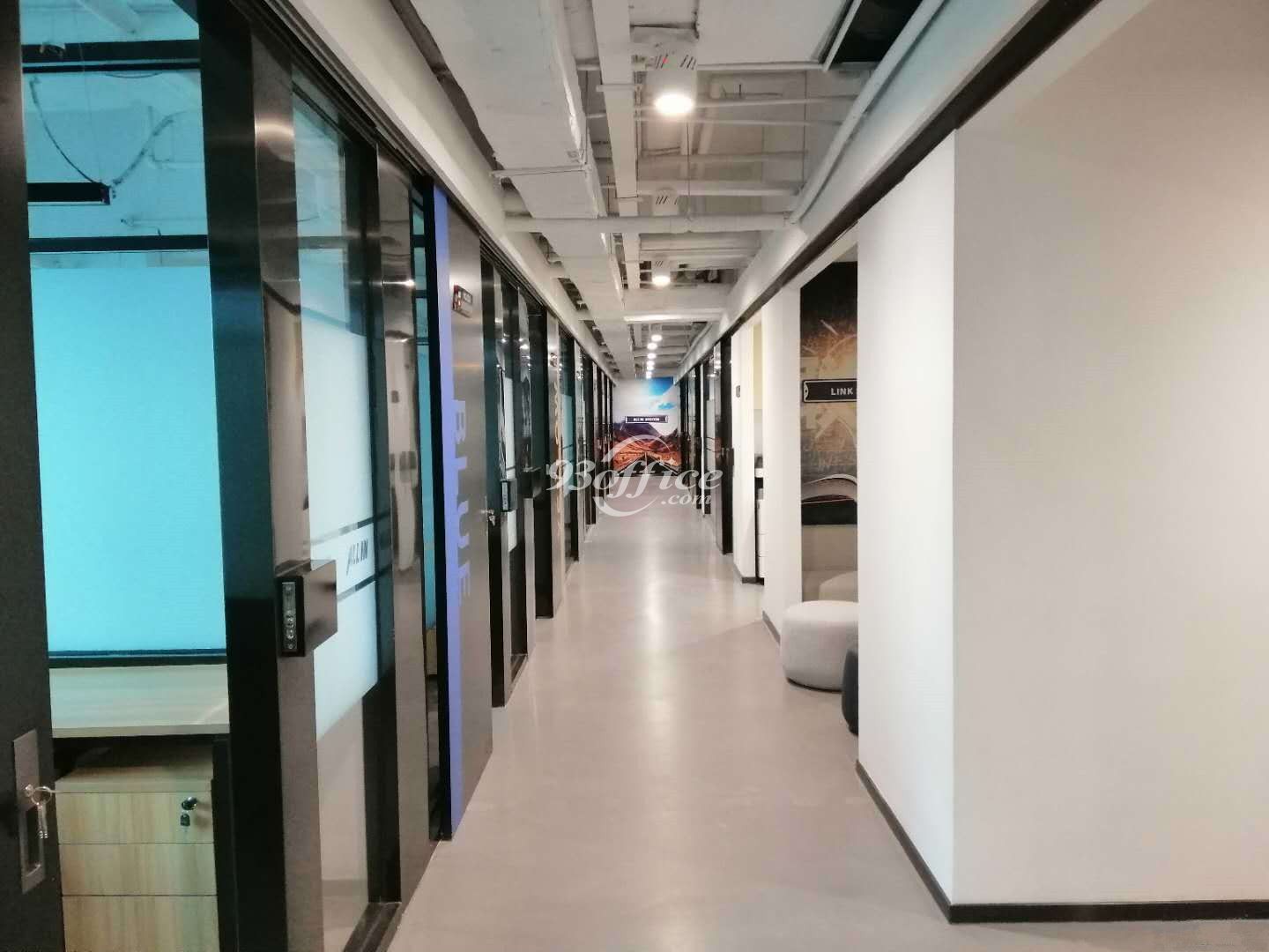 黄浦区兰生大厦服务式办公室租赁-公共走道