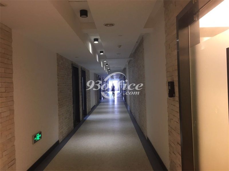 嘉汇广场服务式办公室租赁-公共走道