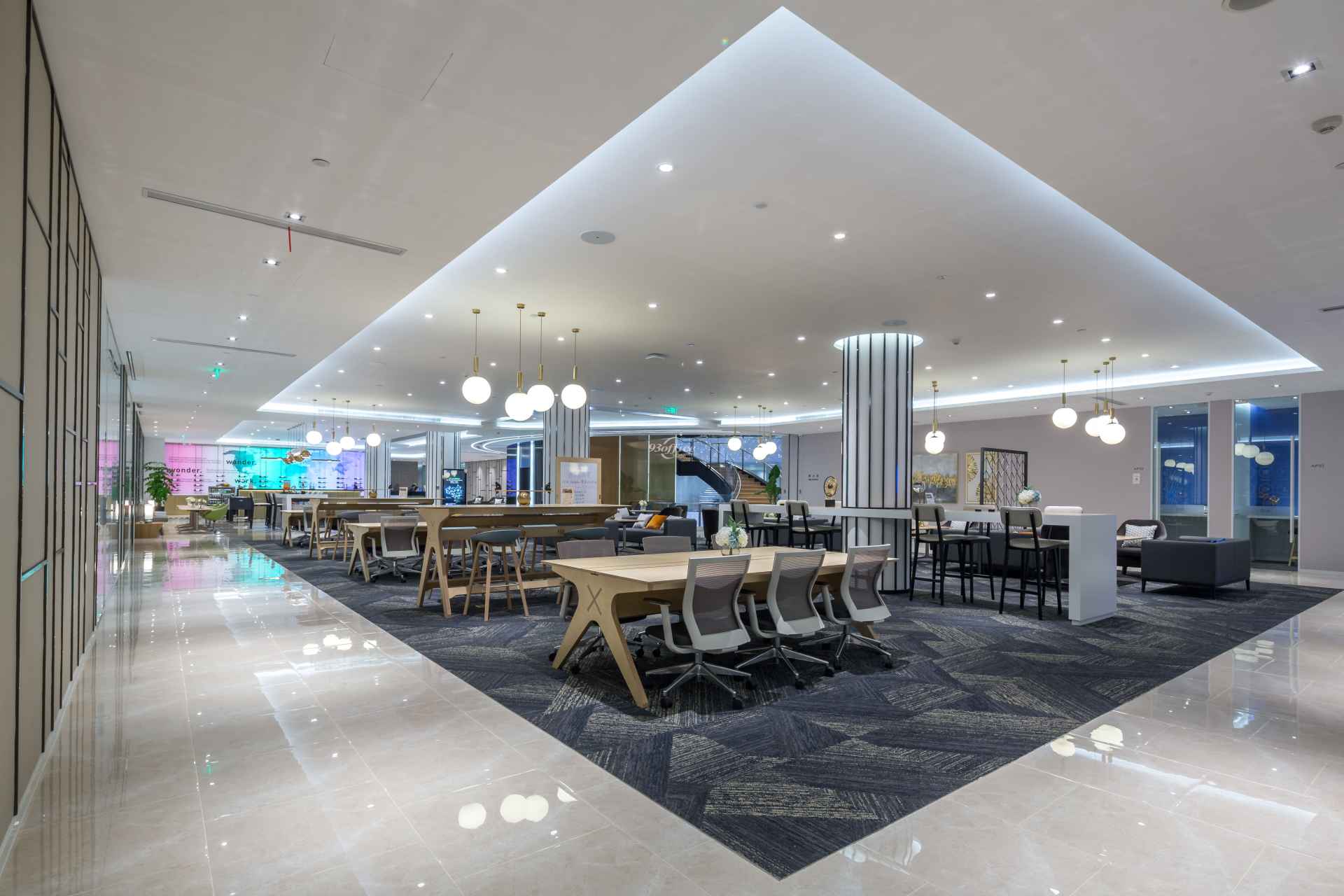 雅居乐国际广场写字楼租金-办公楼大堂