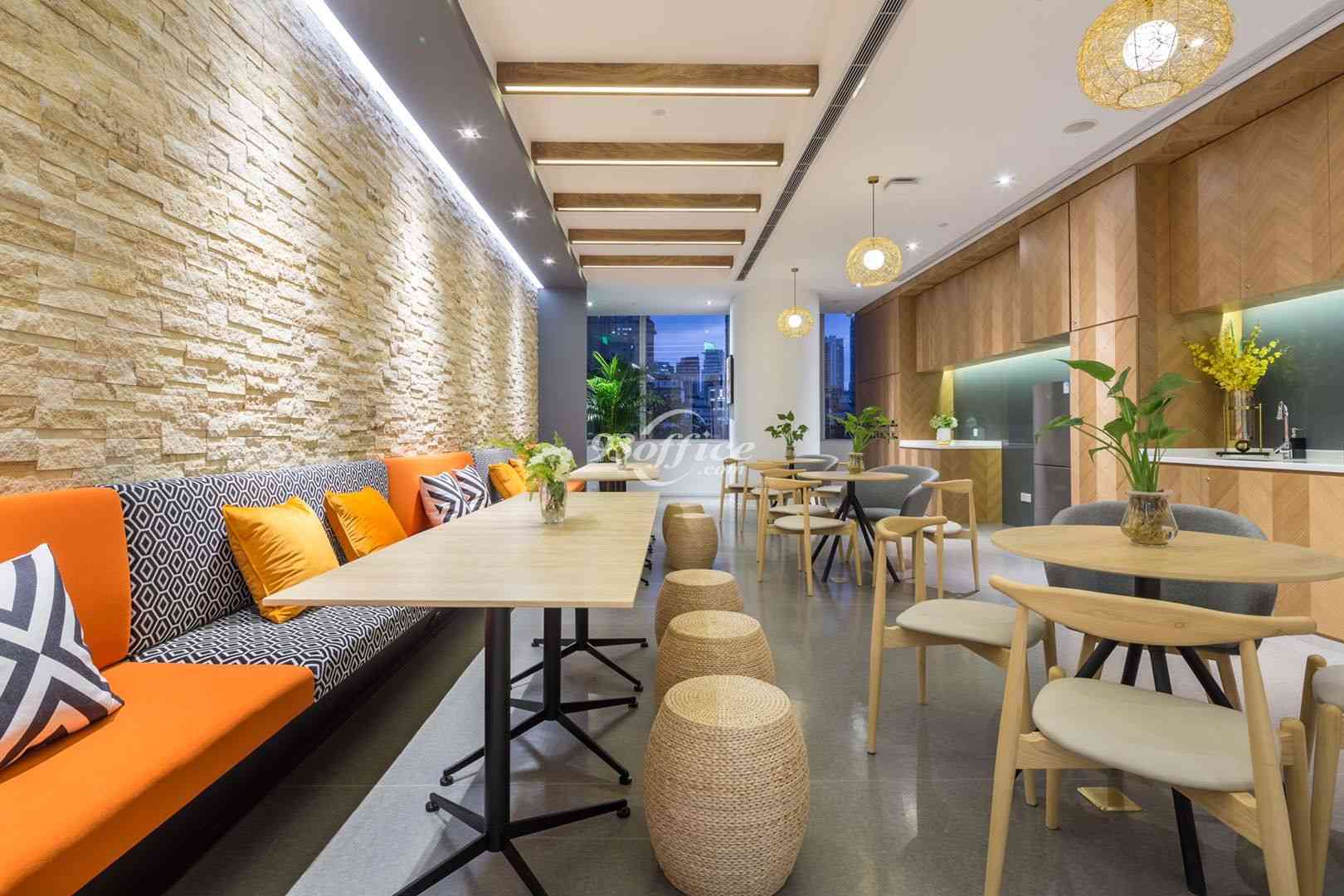 雅居乐国际广场商务楼出租-写字楼走道