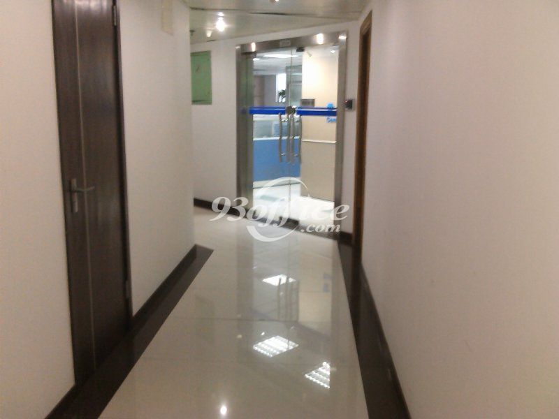 申鑫大厦商务楼出租-写字楼走道